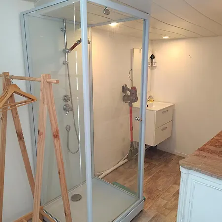 Maison Climatisee Et Au Calme A *